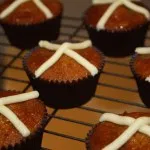 Hot Cross Bun Cupcakes